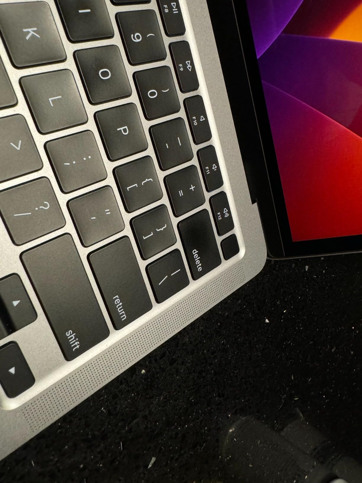 Late 2020 Apple MacBook Air with Apple M1 Chip (13.3 inch, 16GB RAM, 256GB SSD) Space Gray (Renewed) customer photo 1