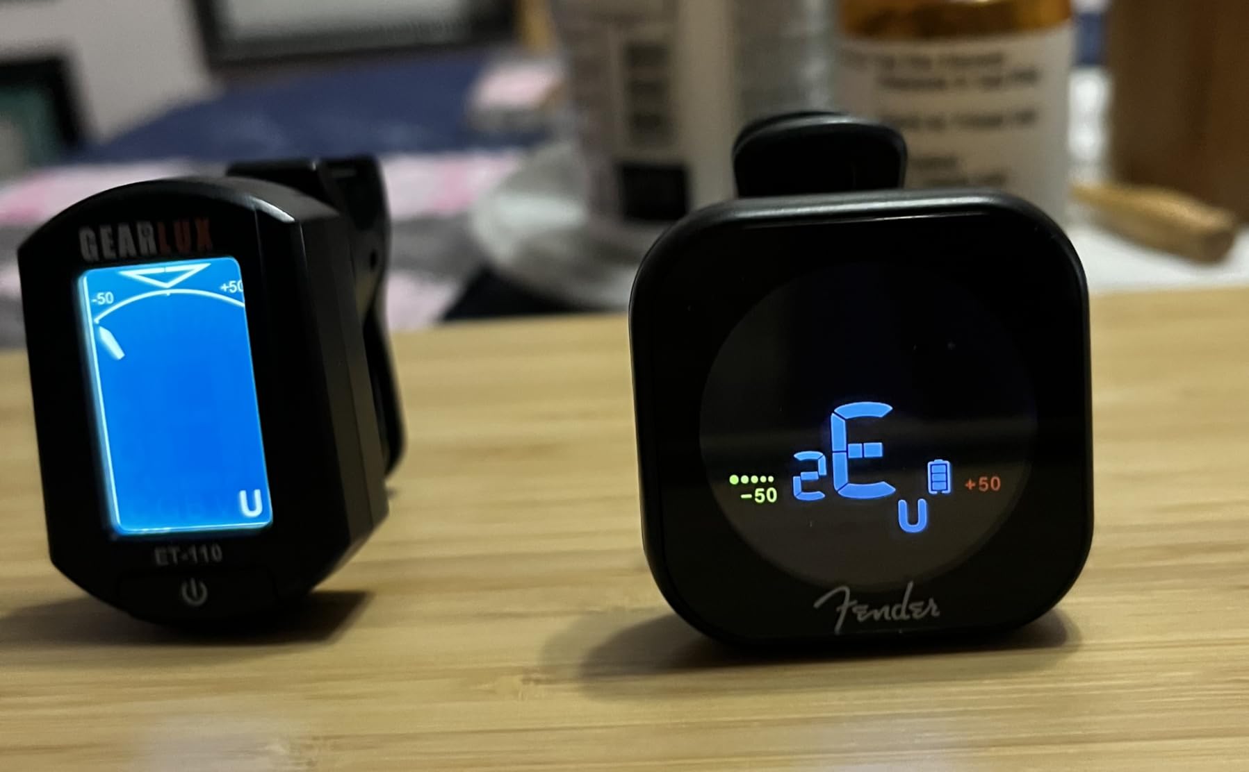 Fender Flash 2.0 Guitar Tuner Clip On, Rechargeable Guitar Tuner for 6 Strings, Battery and Micro USB Audio Charger Included, 4x3x2 Inches, 1 Count,Black customer photo 2