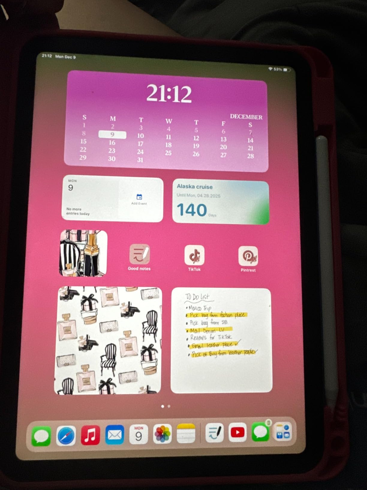Apple iPad 10th Generation customer photo 1