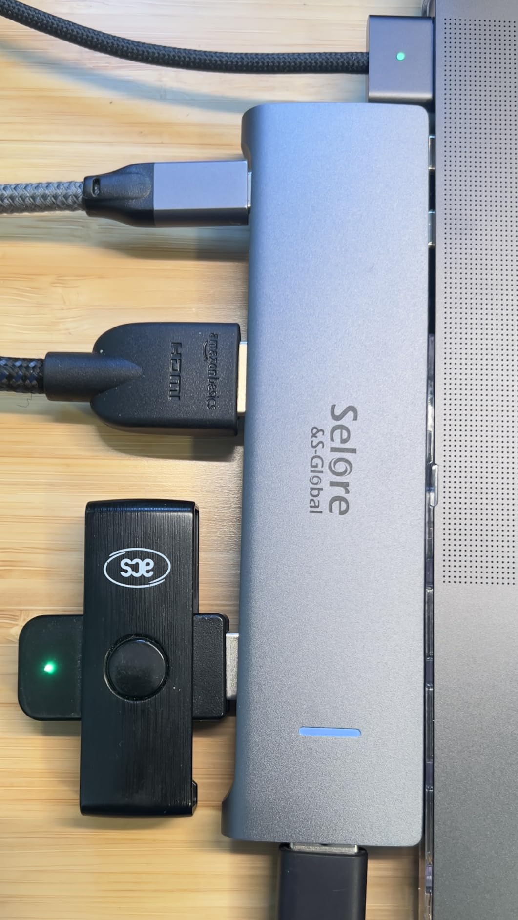 Selore USB C Docking Station Dual Monitor, USB C to Dual HDMI Adapter customer photo 1