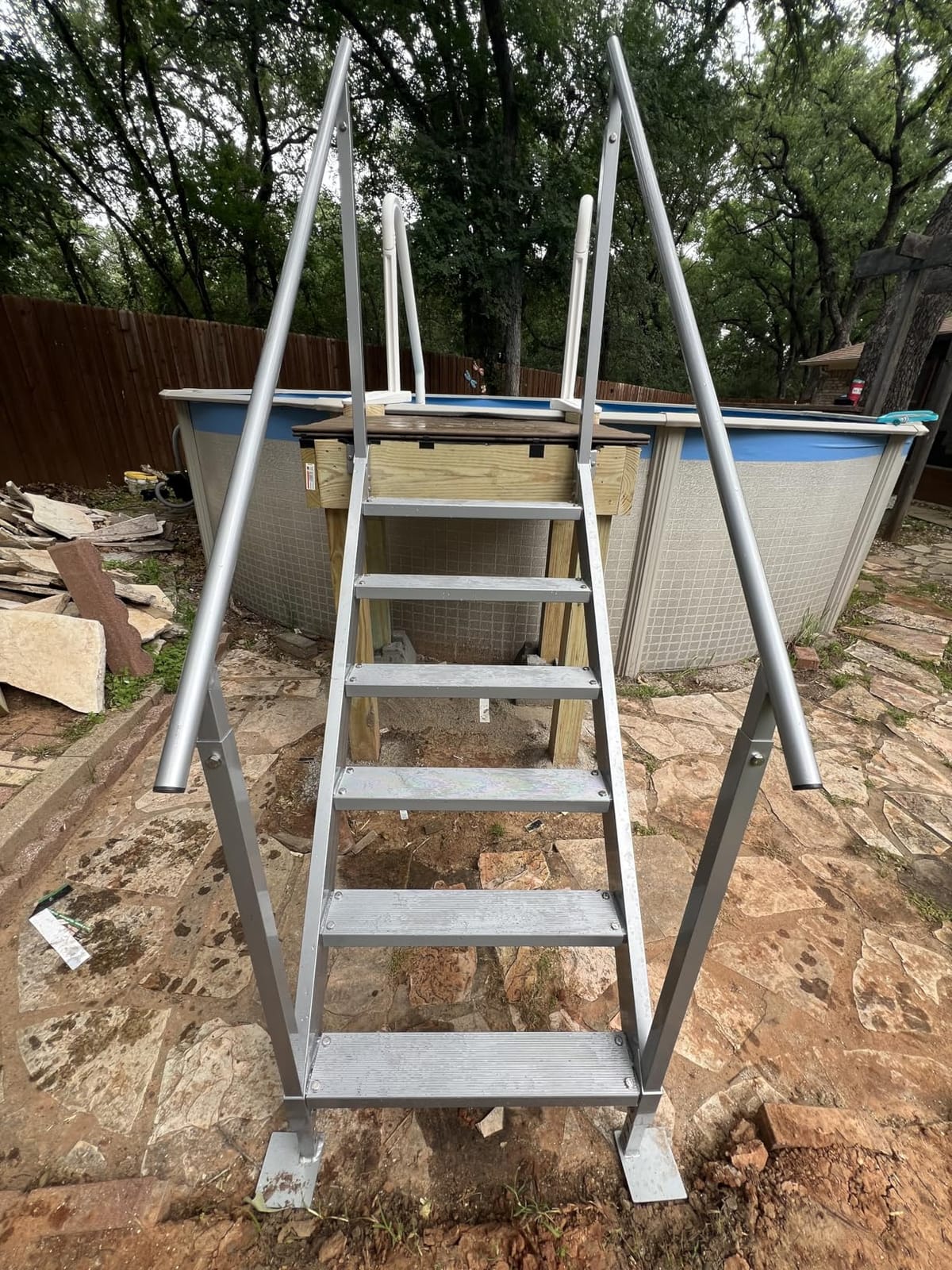 VEVOR Dock Stairs 4 Steps, 500lbs Load Pool Steps, Adjustable Height Aluminum Dock Ladders, Pontoon Boat Ladder with Handrails & Widen Nonslip Pedals for Lake/Pool/Marine Boarding/RV/House customer photo 1