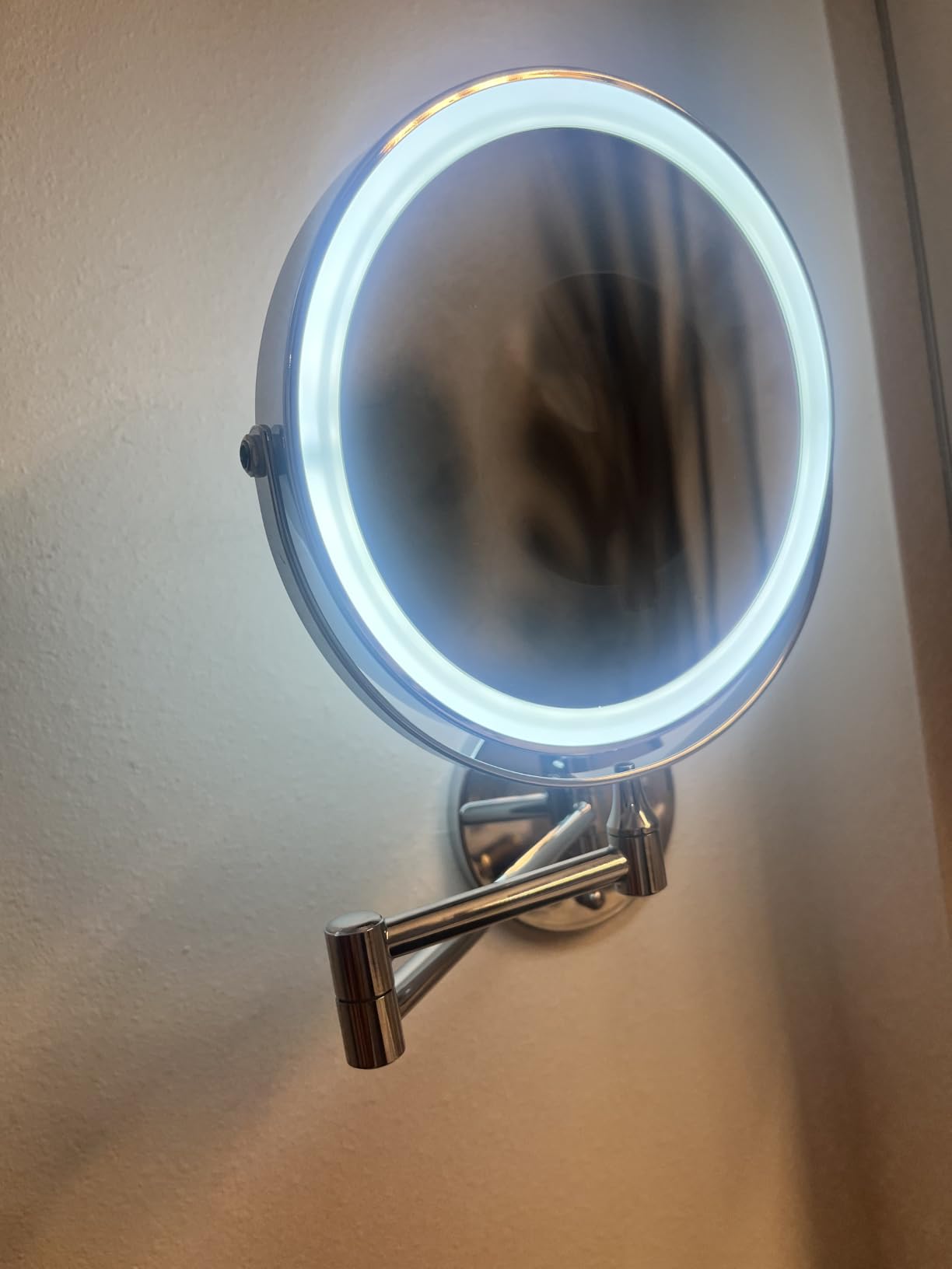 MNIENT Wall Mounted Lighted Makeup Mirror, 1x/10x Rechargeable Magnifying customer photo 1