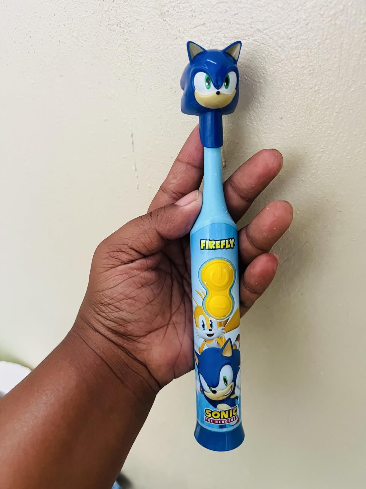 FIREFLY Clean N' Protect, Sonic The Hedgehog Toothbrush with 3D hygienic Cover, Premium Soft Bristles, Anti-Slip Grip Handle, Battery Included, Ages 3+, 3 Piece Set (Pack of 1) customer photo 2