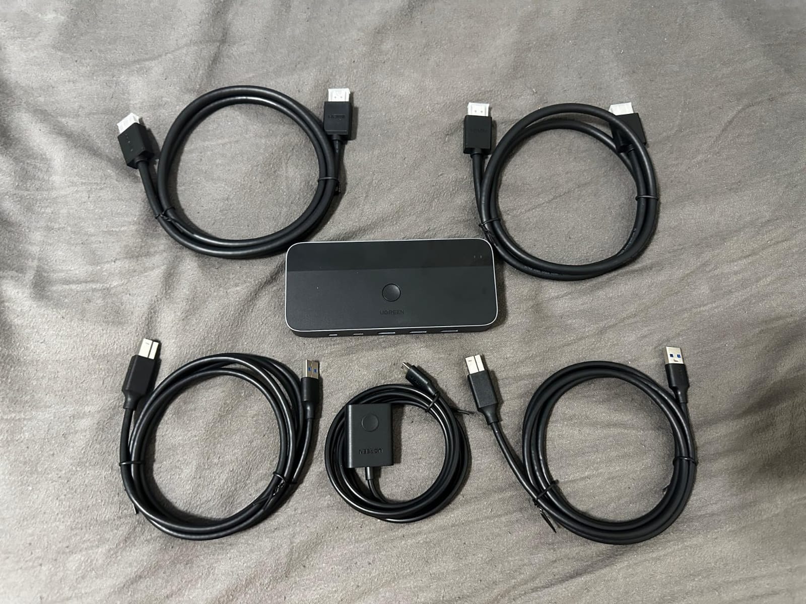 UGREEN HDMI KVM Switch 1 Monitor 2 Computers, Aluminum, 4K@60Hz, 4 USB 3.0 customer photo 2