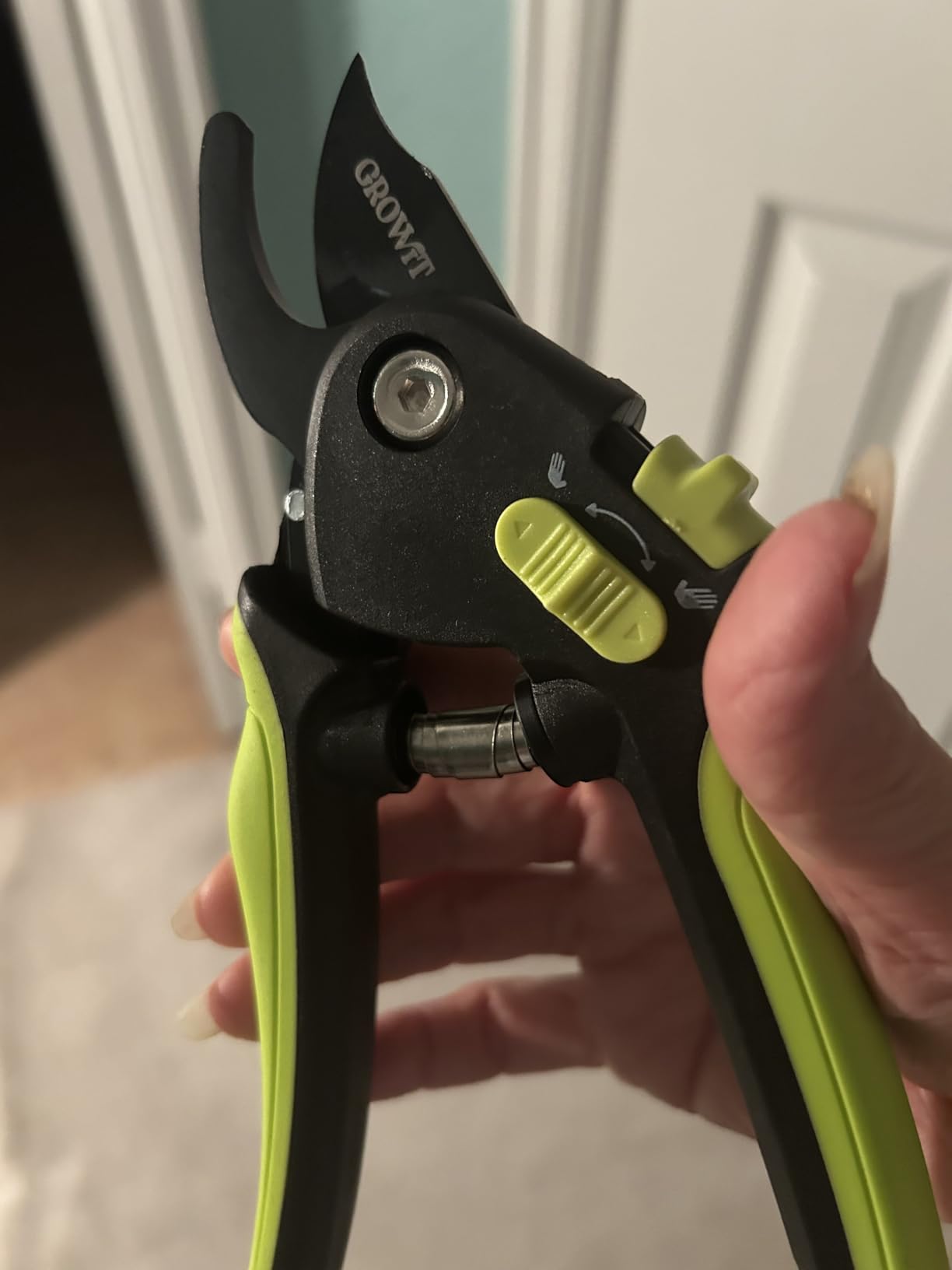 Ultra Sharp Japanese Steel Pruning Shears - Cuts 3X Easier, Weak Hand Arthritis Clippers, Rust-Resistant Titanium Coated Pruner, Effortlessly Cuts 3/4 Inch customer photo 2