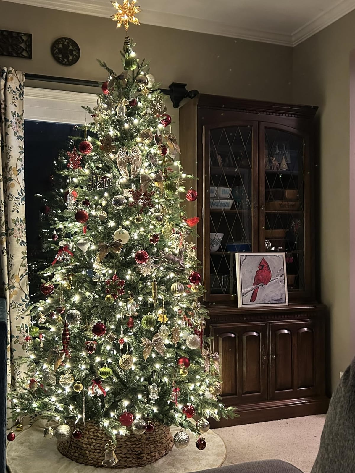 Hykolity 7.5 ft Prelit Christmas Tree with Realistic PE Foliage customer photo 2