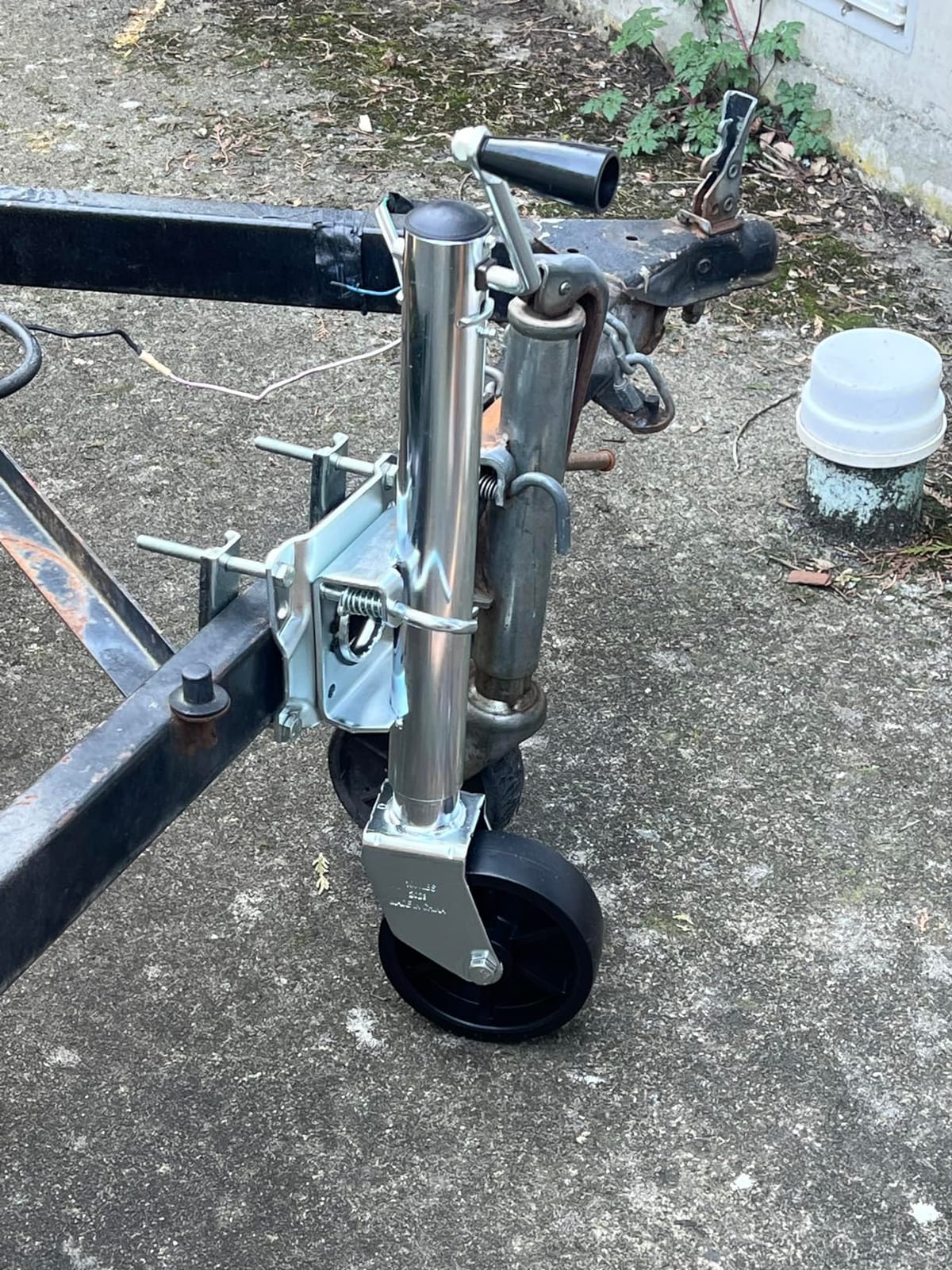 Bastion Distribution Boat Trailer Jack/Marine Jack with Wheel | Heavy-Duty Swivel Mount | Bolt On | Smooth Operation | Side-Wind Crank | 6