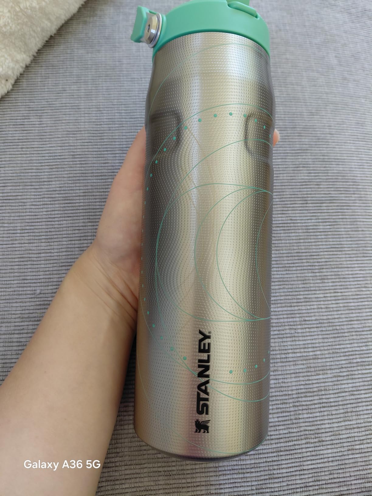 STANLEY IceFlow Flip Straw 2.0 Bottle, 24 oz, Black 2.0 customer photo 2