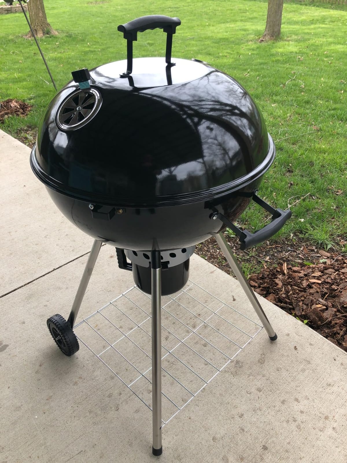 22 inch Kettle Charcoal BBQ Grill with Wheels for Outdoor Cooking customer photo 2