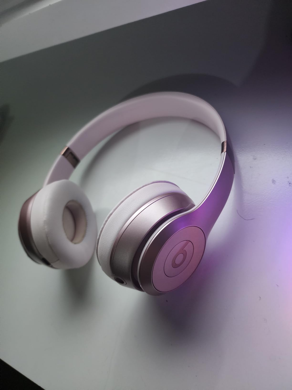 Beats Solo 4 - Wireless On-Ear Bluetooth Headphones, Up to 50-Hour Battery Life, Ultra-Lightweight Comfort, Powerful and Balanced Sound, Apple & Android Compatible - Matte Black customer photo 2