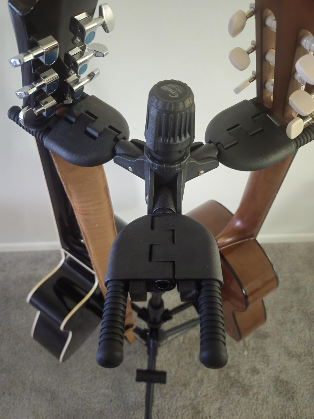 GUITTO Triple Guitar Stand - Heavy Duty 3 Guitar Stand for Acoustic/Electric/Bass/Banjos, Auto-Lock Folding Design, Non-Slip Base & Anti-Rust - Portable for Stage/Travel/Studio GGS-06T customer photo 2