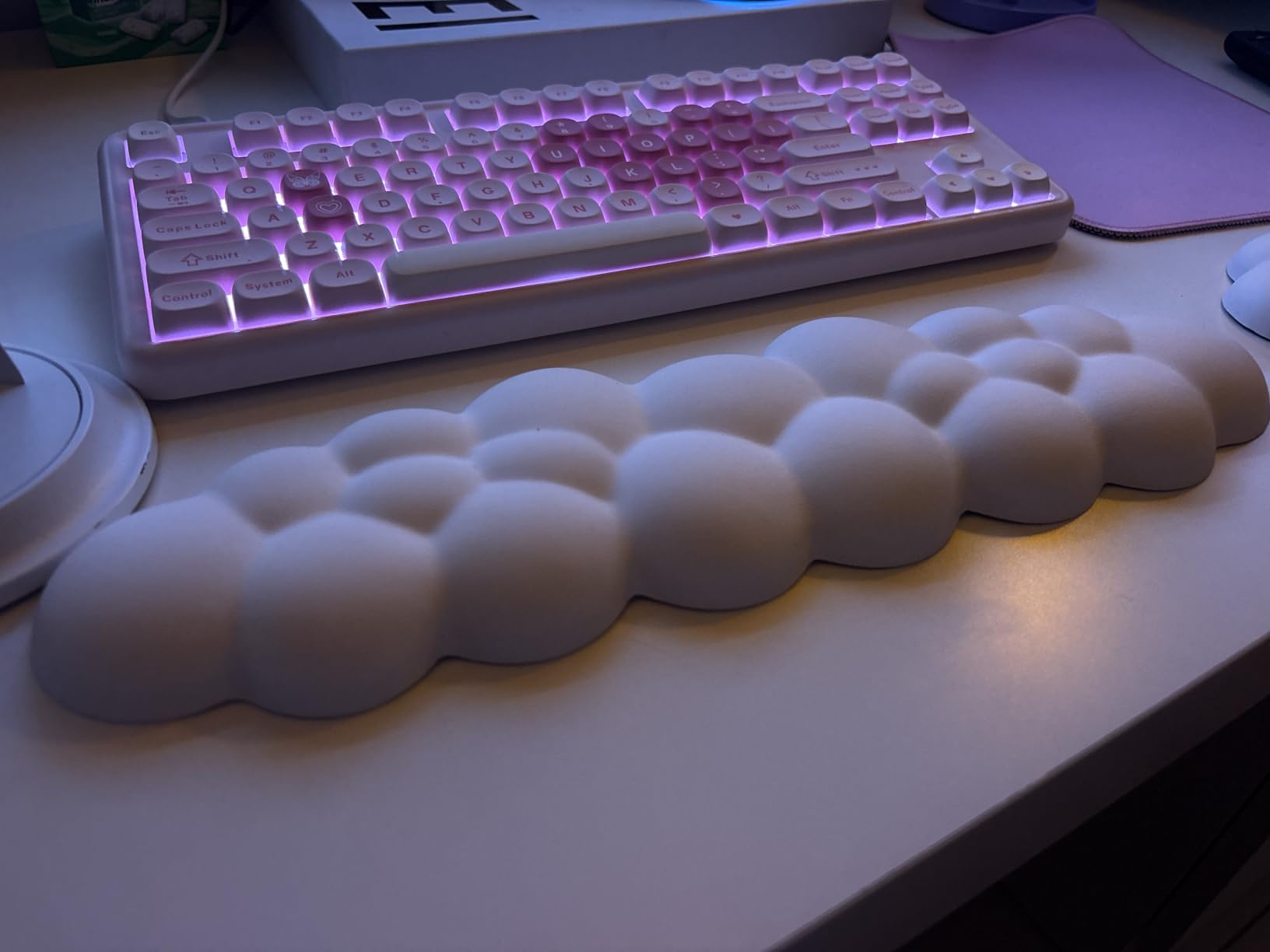 Sushret Cloud Wrist Rest Keyboard, Cloud Keyboard Wrist Pad Set with PU Leather Memory Foam, Cute Arm Rest for Palm Support, PC/Gaming Desk Accessories/Office Setup/Computer Hand Cushion - White customer photo 2