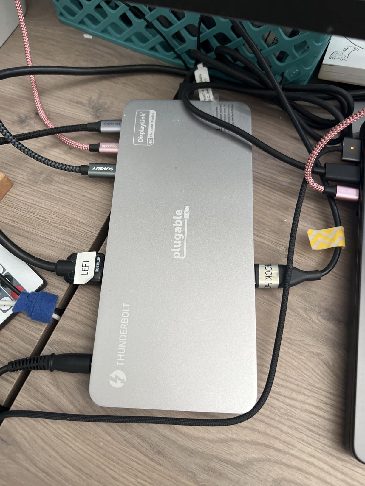 Plugable Thunderbolt 4 Dock Quad Monitors, 100W, Connect Four 4K Monitors customer photo 2