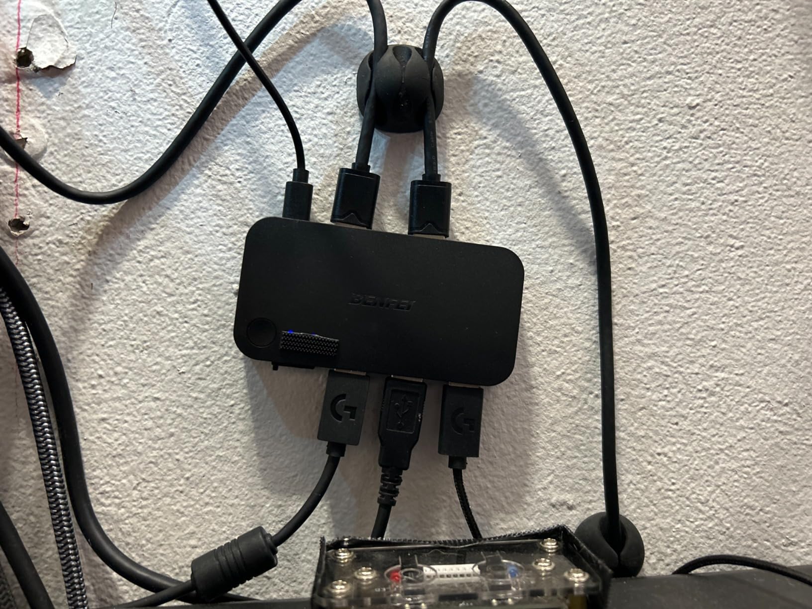 BENFEI USB 3.0 HDMI KVM Switch(8K@60Hz) with 4 USB 3.0 Ports for 2 Computers Sharging Monitor Keyboard Mouse customer photo 1