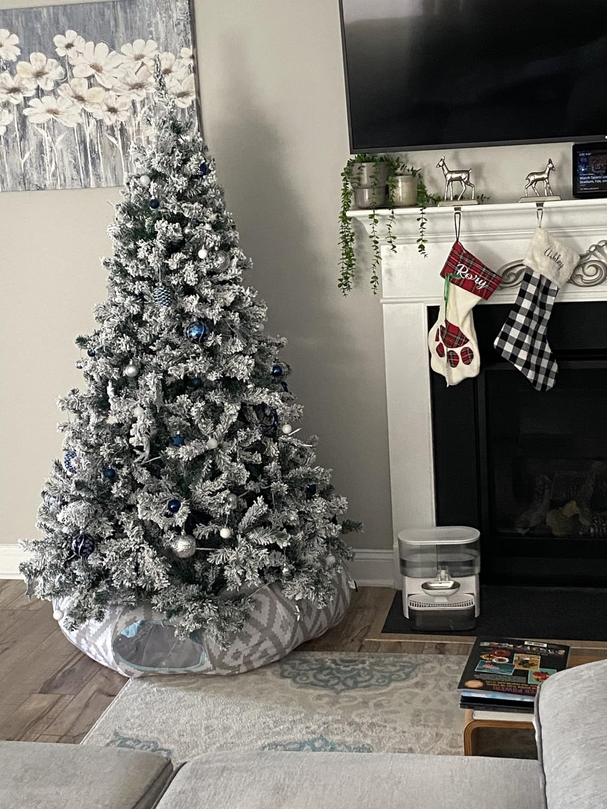 YITAHOME Prelit Snow Flocked Artificial Full Christmas Tree 6ft with Remote Control, Christmas Pine Tree with 11 Light-Modes, 1000 Branch Tips, Foldable Base for Home, Party Decoration customer photo 1