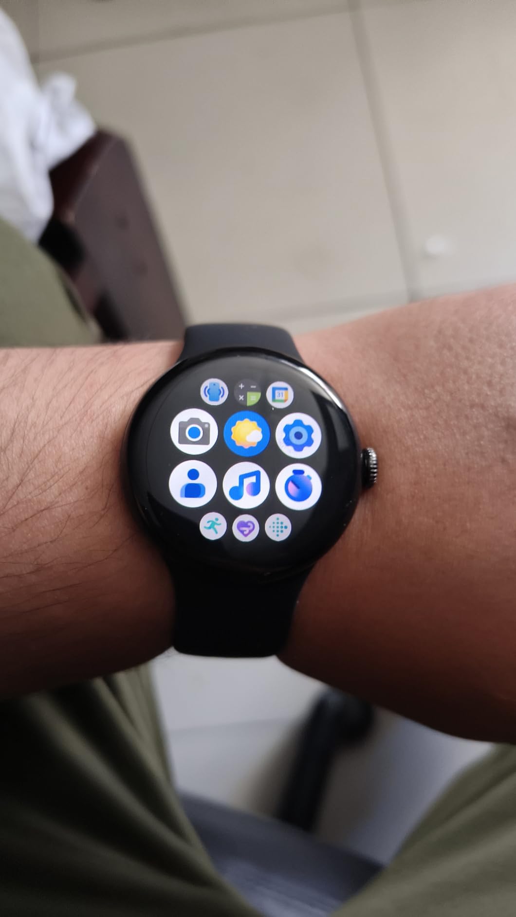 Google Pixel Watch 2 with Fitbit Heart Rate Tracking, Stress Management, Safety Features - Android Smartwatch - Matt Black Aluminum Case - Obsidian Active Band - GPS (Renewed) customer photo 1