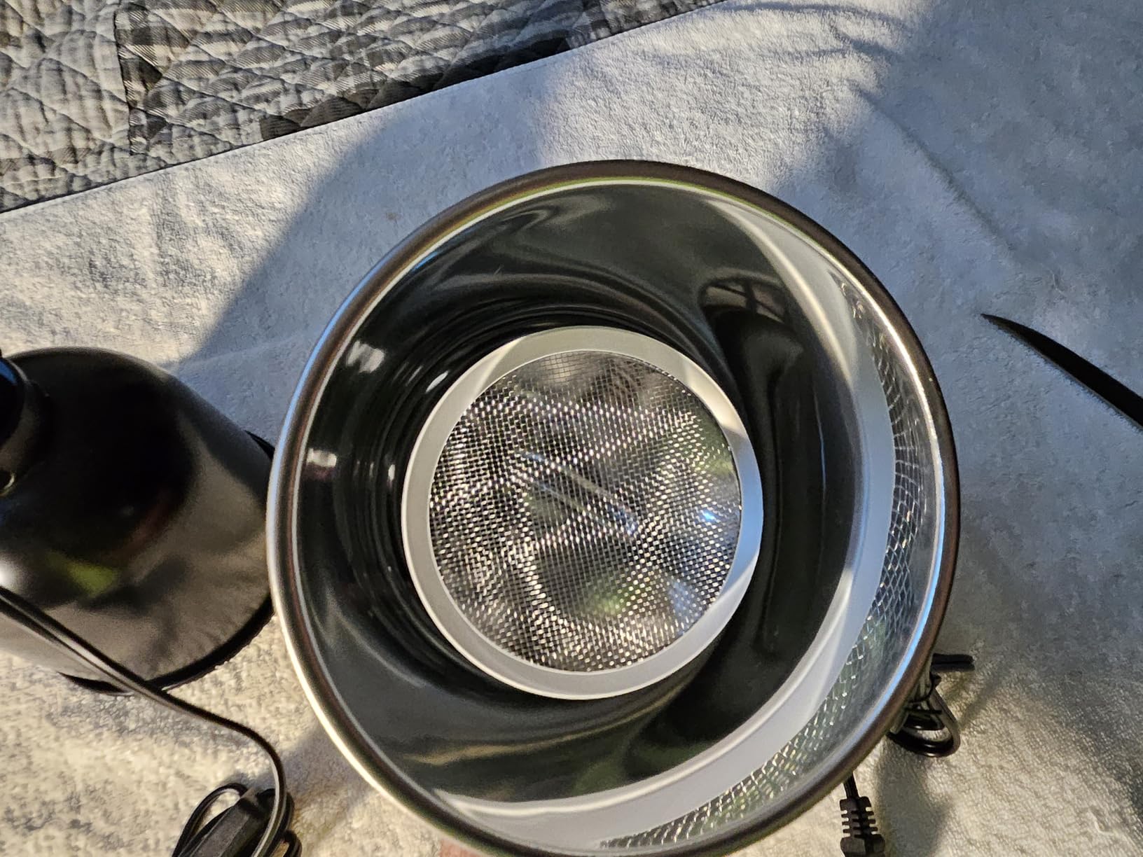 100W Deep Heat Infrared Projector Lamp for Reptiles, Emits Infrared A & B Wavelengths, Reptiles Basking Light Heat Lamp Bulbs with Reflector for Bearded Dragons, Turtles, Snakes, Lizards, etc. customer photo 1