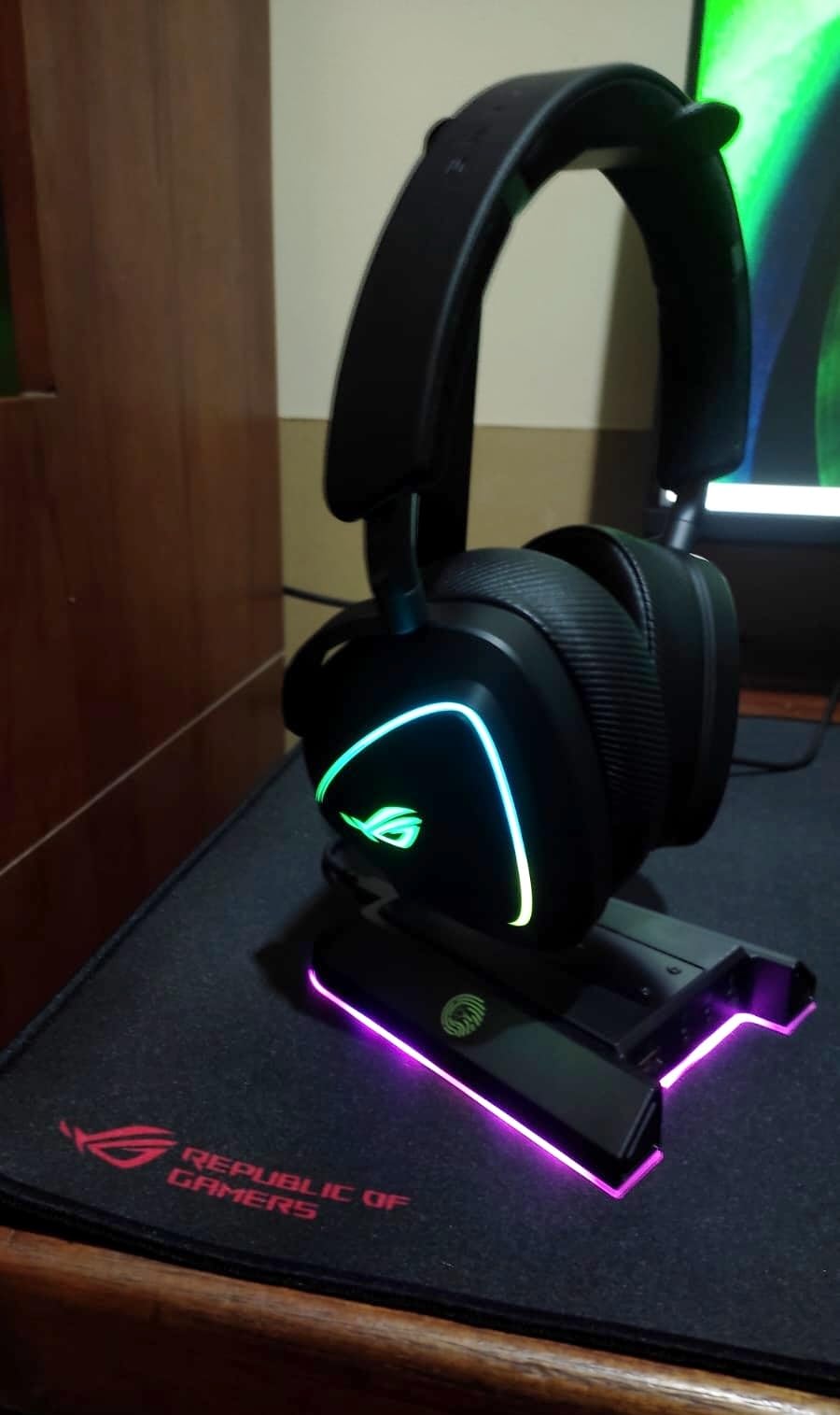 ASUS ROG Delta II Wireless Gaming Headset with Detachable Mic - White customer photo 2