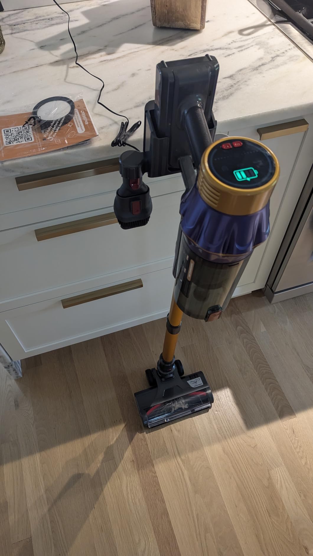 Cordless Vacuum Cleaner, 650W/60KPA/70 Mins Vacuum Cleaners for Home,Self-Standing Wireless Vacuum, Anti-Tangle Brush, Smart Display and 1.8L Cup Cordless Stick Vacuum Cleaner for Pet Hair/Carpets customer photo 1