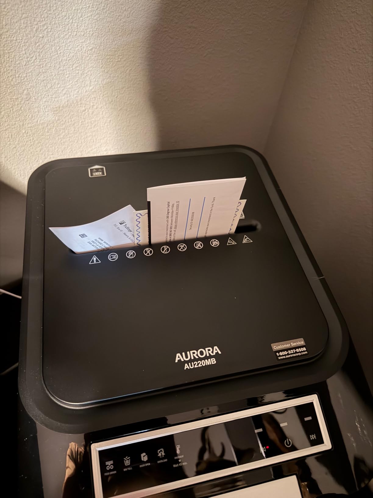 Aurora High Security AU110MB 110-Sheet Auto Feed Micro-Cut Paper and Credit Card Shredder with 4 Gallon Pullout Basket / 30 Minutes/Security Level P-4 (White/Black) customer photo 2